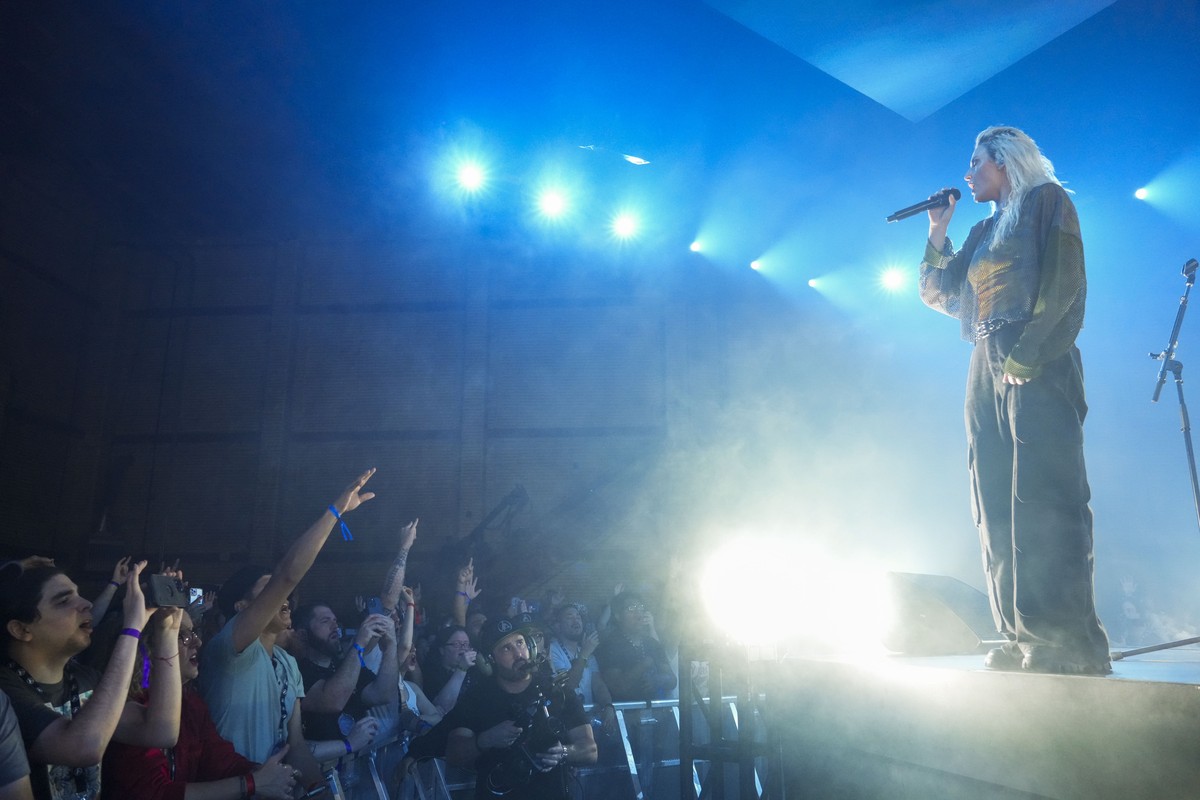 Emily Armstrong of Linkin Park performs Thursday, Sept. 5, 2024, in Los Angeles. It was announced on Thursday that Dead Sara's Emily Armstrong would join as the band's new co-singer and song ...