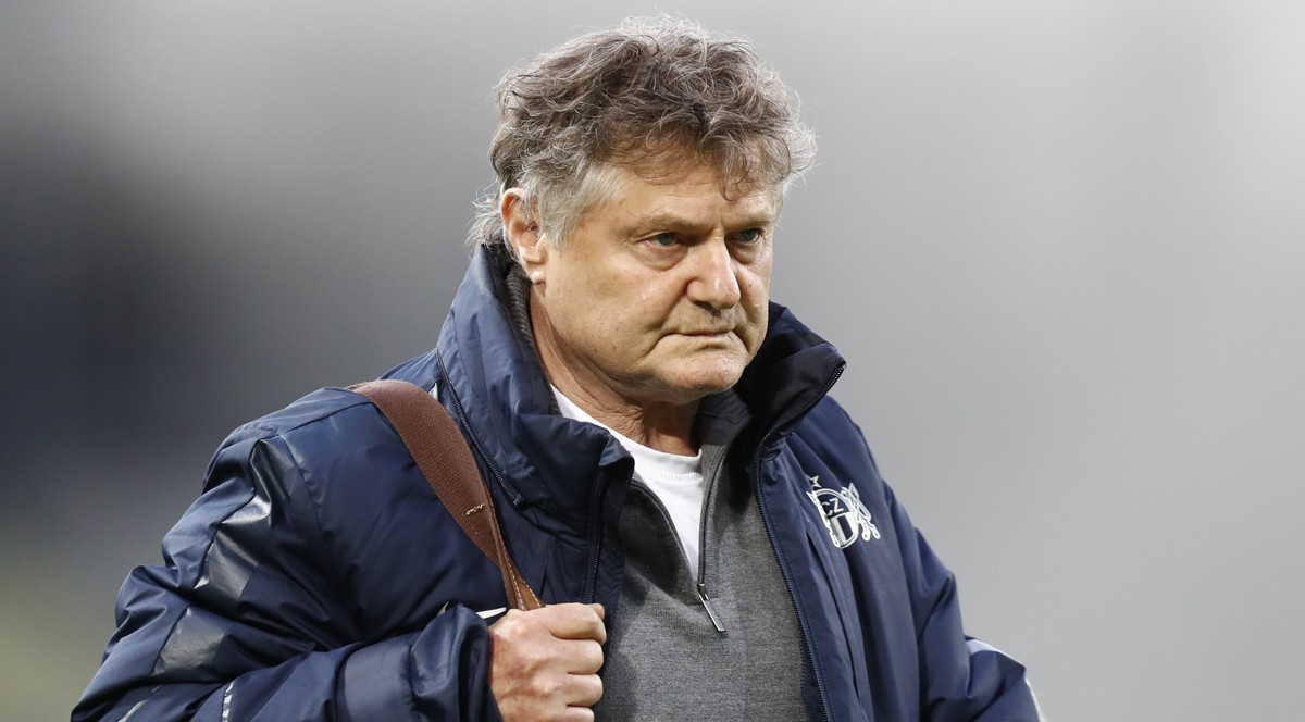 FC Zuerich's president Ancillo Canepa leaves the pitch at halftime during the first Super League soccer match after the Coronavirus lockdown, between BSC Young Boys and FC Zuerich, on Friday, Jun ...