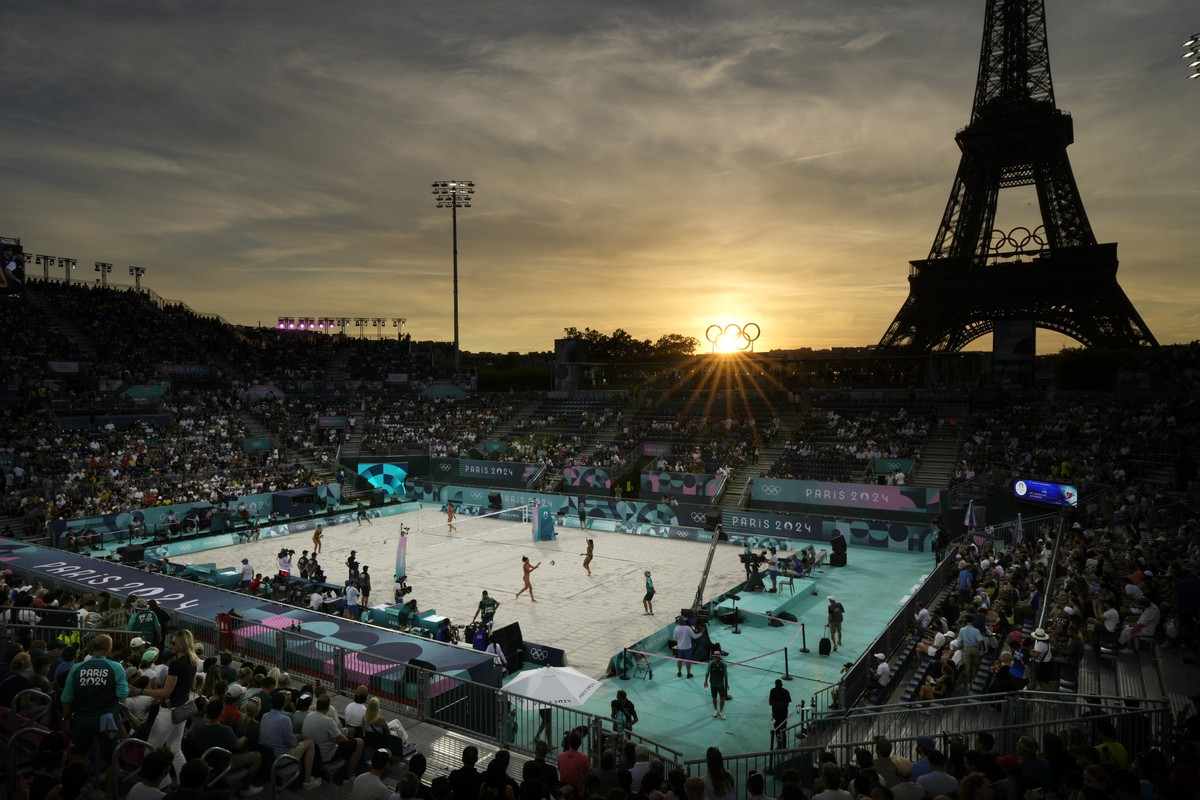 in a quarterfinal beach volleyball match at the 2024 Summer Olympics, Tuesday, Aug. 6, 2024, in Paris, France. (AP Photo/Robert F. Bukaty)
