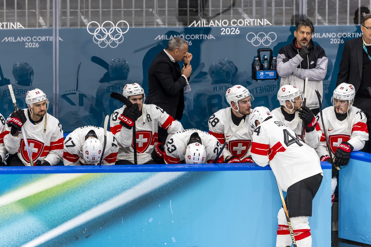KEYPIX - From to left, Switzerland's players Nino Niederreiter, Ken Jaeger, Nico Hischier, Philipp Kurashev, Timo Meier, Pius Suter, Sven Andrighetto and Switzerland's Sandro Schmid, look di ...