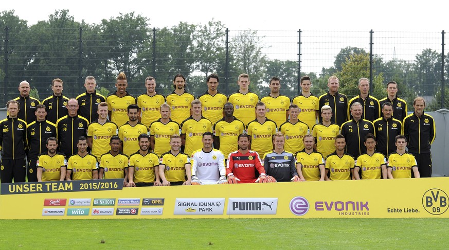 Roman Weidenfeller verteidigt seinen Stammplatz gegen Roman Bürki, zumindest auf dem Mannschaftsfoto.