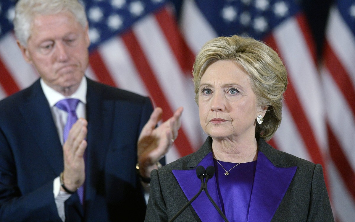epa05624569 Democractic presidential candidate Hillary Clinton (R) delivers her concession speech next to her husband former US president Bill Clinton (L), at the New Yorker Hotel's Grand Ballroo ...
