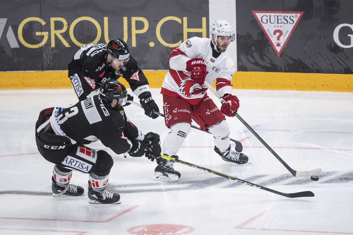 From left, Lugano's player Giovanni Morini, Lugano's player Mikkel Boedker and Lausanne's player Jason Fuchs, during the preliminary round game of National League (NLA) Swiss Championsh ...