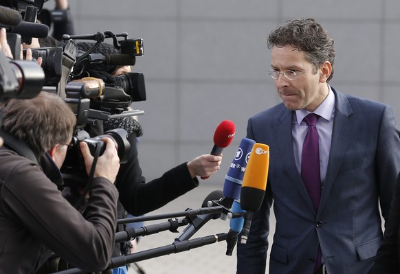 Jeroen Dijsselbloem steht den Medien Red und Antwort.&nbsp;