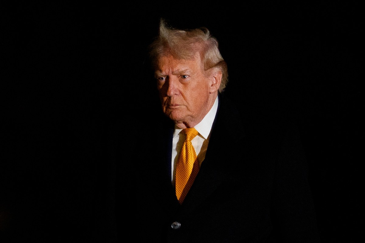 epa12627551 US President Donald J Trump returns to the White House in Washington, DC, USA, 04 January 2026. EPA/AARON SCHWARTZ / POOL