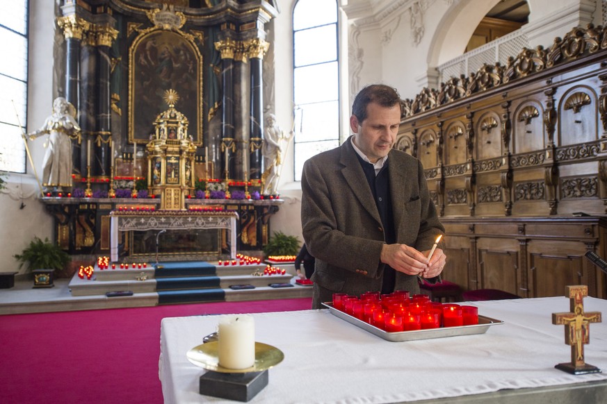 ZUR STELLUNGNAHME VON BISCHOFSSPRECHER GIUSEPPE GRACIA ZU DEN UMSTRITTENEN AEUSSERUNGEN VON BISCHF VITUS HUONDER STELLEN WIR IHNEN FOLGENDES ARCHIVBILD ZUR VERFUEGUNG - Giuseppe Gracia, Pressesprecher ...