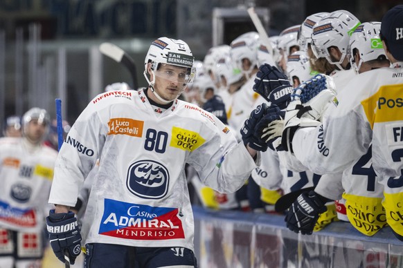 Dominik Kubalik (HCAP) freut sich nach seinem 0:2 Tor im Spiel der Eishockey National League zwischen ZSC Lions, ZSC, und HC Ambri-Piotta, HCAP, vom Freitag, 6. Dezember 2024 in der Swiss Life Arena i ...