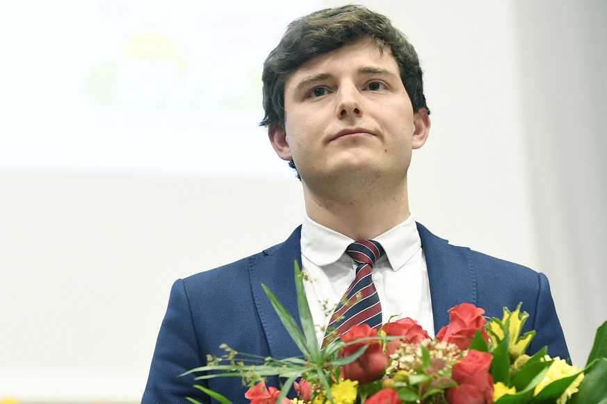 Benjamin Fischer, frischgebackener Zuercher SVP-Kantonalpraesident strahlt an der Delegiertenversammlung in Pfaeffikon am Dienstag, 7. Januar 2020. (KEYSTONE/Walter Bieri)