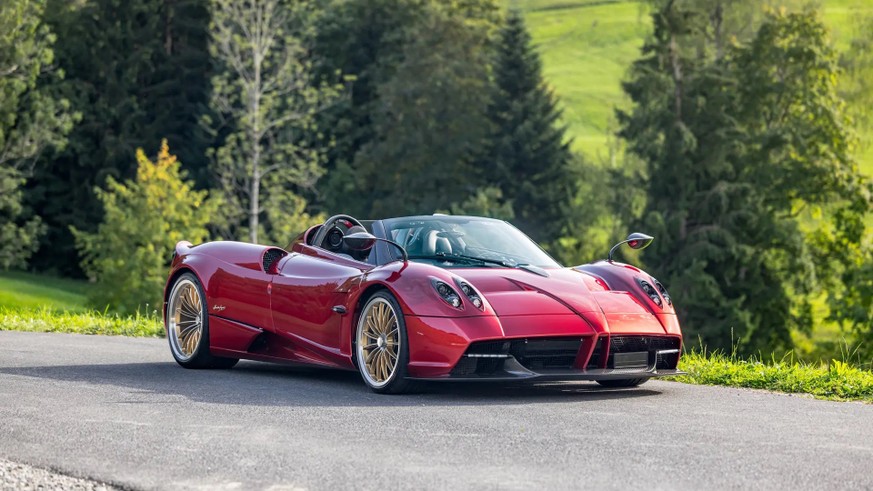 2020 Pagani Huayra Roadster

CHF2,500,000 - CHF3,000,000 

Exceptional performance from the 6.0-litre, twin-turbocharged V-12; delivers an impressive 764 horsepower alongside 1,000 Nm of torque availa ...