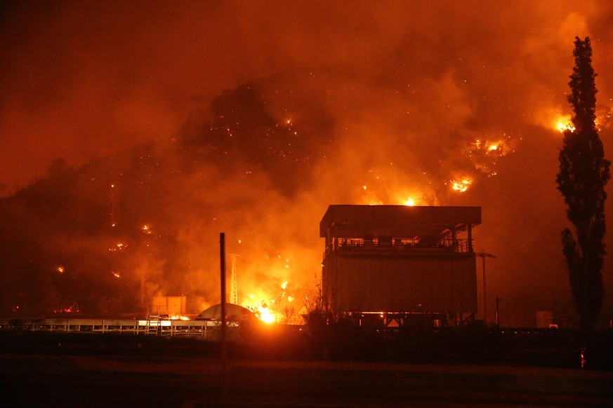 epaselect epa09397047 Wildfire burning close to the Kemerkoy Thermal Power Plant at the Milas district of Mugla, Turkey, 04 August 2021 (issued 05 August 2021). Turkish Health minister Fahrettin Koca ...