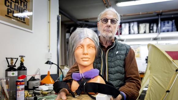 HILLEGOM - A portrait of designer Philip Nitschke with a special collar containing inflatable balloons that can compress the carotid arteries. The Cooperative Last Will CLW is offering this collar to  ...