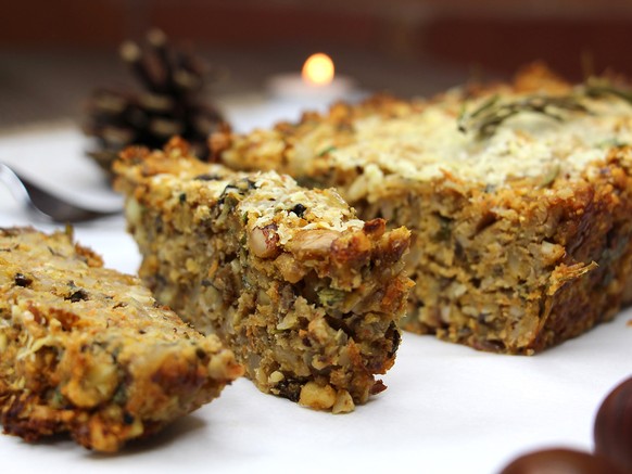 nut roast nuss braten pilze vegan vegetarisch hackbraten weihnachten https://pescetarian.kitchen/christmas-nut-roast-recipe/