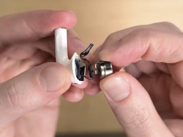 iFixit zerlegt die AirPods 3 und zieht ein vernichtendes Urteil.