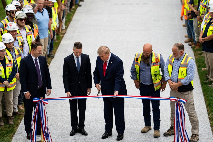 epa13254969 US President Donald Trump (C) is joined by Jared Oldroyd, division president of Clark Construction, and Jim Taiclet, chairman and chief executive officer of Lockheed Martin Corp., during a ...