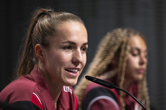 Switzerland&#039;s Lia Waelti, left, speaks beside Switzerland&#039;s Alayah Pilgrim, right, during a press conference of the Swiss women&#039;s national soccer team in Thun, Switzerland, Monday, July ...