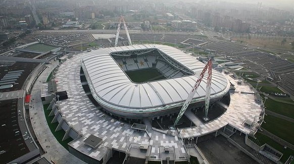 Das Juventus Stadium ist selbst im Nebel ein wahres Schmuckstück.