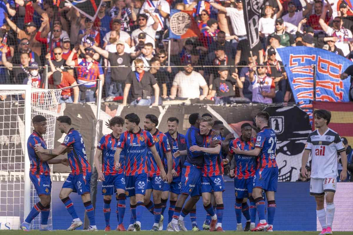 Basels Spieler jubeln nach dem Tor zum 2:0 im Fussball Meisterschaftsspiel der Regular Season der Swiss Super League zwischen dem FC Basel 1893 und dem FC Lugano im Stadion St. Jakob-Park in Basel, am ...