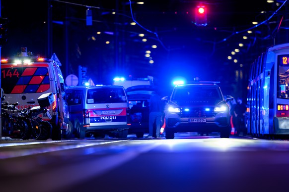 ABD0082_20250916 - WIEN - �STERREICH: ZU APA0391 VOM 16.9.2025 - Einsatzkr�fte, aufgenommen am Dienstag, 16. September 2025 in Wien. In der Vorgartenstra�e in Wien-Leopoldstadt sind Dienstagabend mind ...