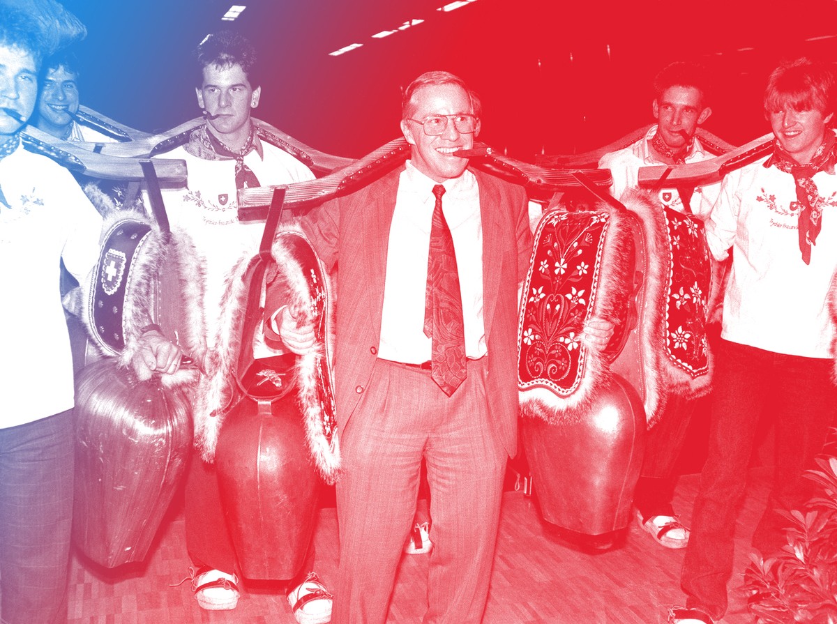Er strahlt schon wie ein Sieger: Der 52-jährige Christoph Blocher an einem Umzug im November 1992.