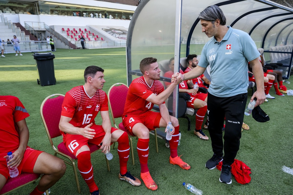Switzerland's head coach Murat Yakin, right, talks with Switzerland's midfielder Christian Fassnacht and Switzerland's defender Nico Elvedi during a friendly soccer match between Switze ...