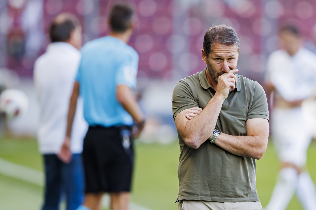 Le coach du zuerichois, Franco Foda, reagit lors de la rencontre de football de Super League entre le Geneve Servette FC et le FC Zuerich (FCZ), ce dimanche 11 septembre 2022 au stade de Geneve. (KEYS ...