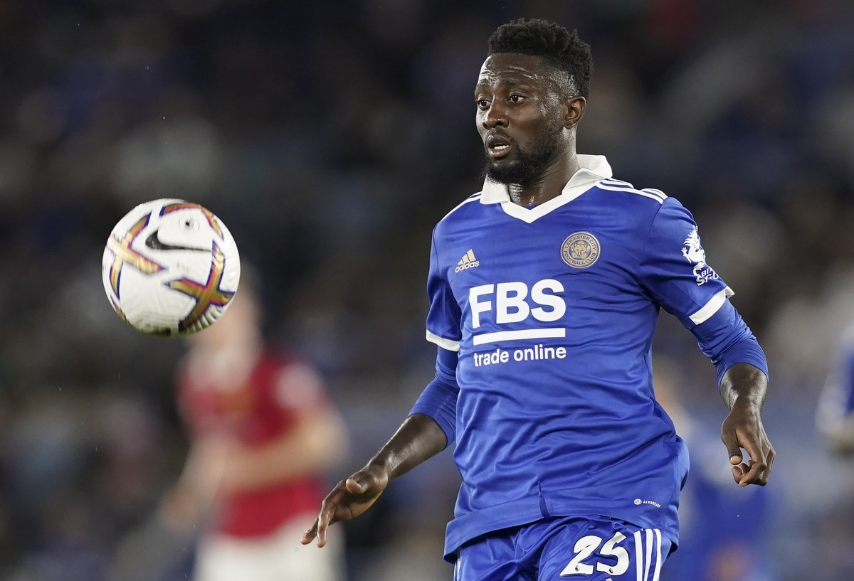 epa10153331 Wilfred Ndidi of Leicester City in action during the English Premier League soccer match between Leicester City and Manchester United in Leicester, Britain, 01 September 2022. EPA/TIM KEET ...