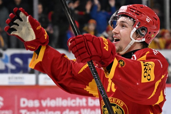 Tigers Joshua Fahrni, jubelt beim Eishockey-Qualifikationsspiel der National League, zwischen den SCL Tigers und dem HC Ambri-Piotta, am Freitag 29. November 2024, in der Emmental Versicherung Arena i ...