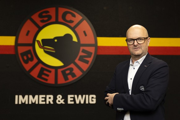 Juerg Fuhrer, neu ernannter CEO SCB, posiert am Rande einer Medienkonferenz des SC Bern, am Montag, 19. Januar 2026 in der PostFinance Arena in Bern. (KEYSTONE/Peter Klaunzer)