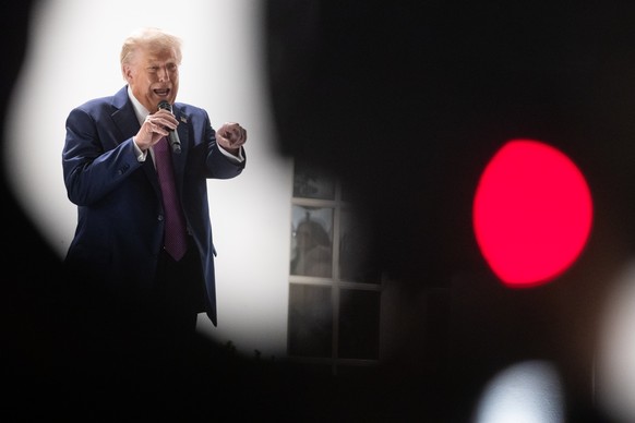 epa12356053 President Donald Trump speaks as he hosts a dinner for members of his administration and members of Congress in the newly renovated Rose Garden at the White House in Washington, DC, USA, 0 ...