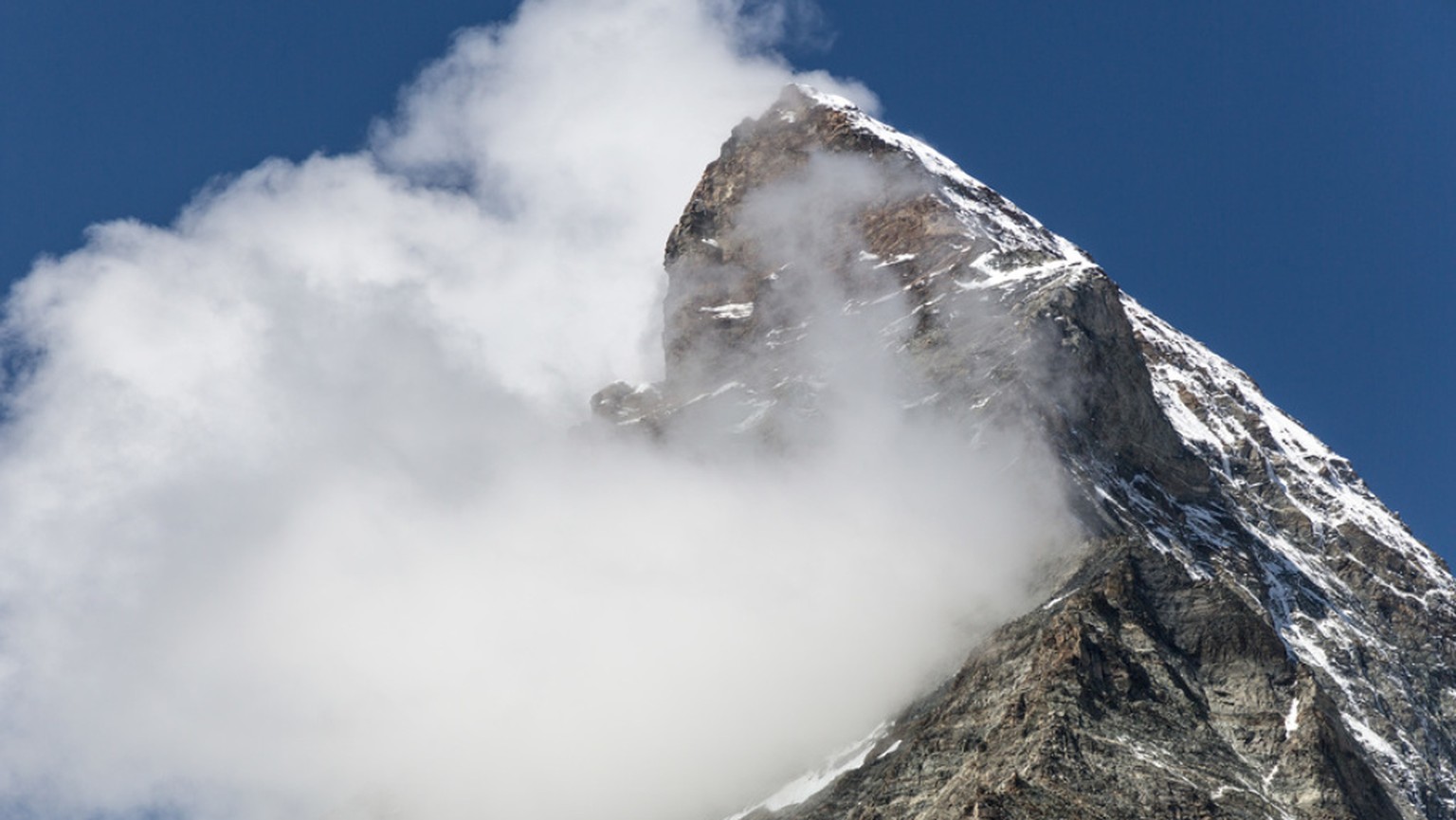 Immer mehr Felsbrocken stürzen vom Matterhorn zu Tal. 