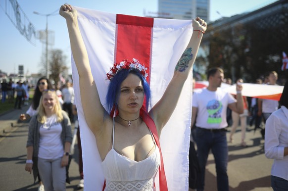 Belarusian opposition supporters with an old Belarusian national flags march in Minsk, Belarus, Sunday, Aug. 30, 2020. Sunday&#039;s demonstration marked the beginning of the fourth week of daily prot ...