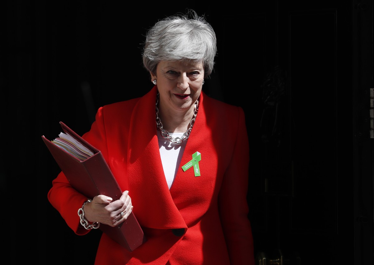 Britain's Prime Minister Theresa May leaves 10 Downing Street for her weekly Prime Minister's Questions in the House of Commons in London, Wednesday, May 15, 2019. (AP Photo/Alastair Grant)