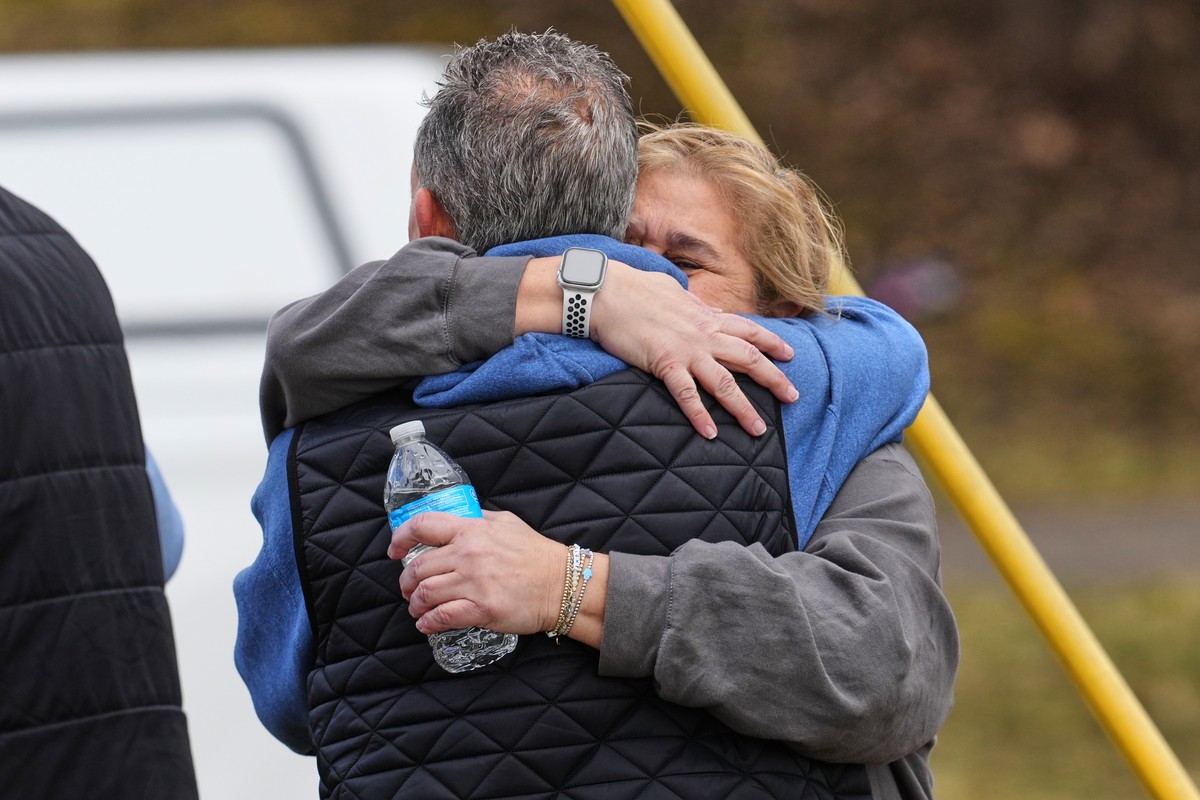 People embrace as law enforcement escort families away from the Temple Israel synagogue Thursday, March 12, 2026, in West Bloomfield Township, Mich. (AP Photo/Paul Sancya)
Michigan Synagogue Attack