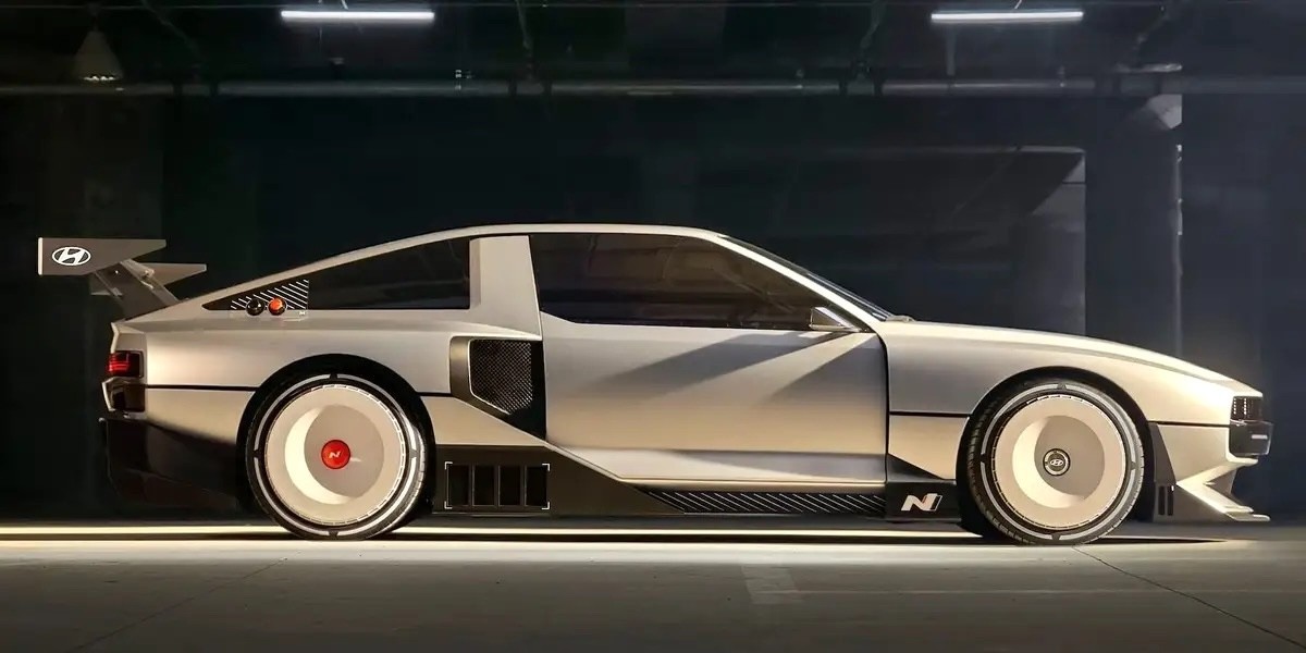 Genau! Wir wollen die Zukunft! Back to the ... öh, nein. Das ist ja gar kein DeLorean, sondern so ein Hyundai N Vision 74 EV-Ding ...