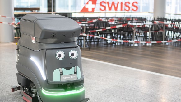 Ein Putzroboter reinigt den Boden aufgenommen anlaesslich des Schutzkonzeptes vom Flughafen Zuerich, aufgenommen am Donnerstag, 28. Mai 2020 in Zuerich. (KEYSTONE/Ennio Leanza)