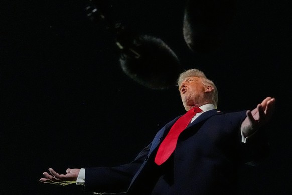 President Donald Trump speaks to reporters before boarding Air Force One at Palm Beach International Airport, Monday, Jan. 19, 2026, in West Palm Beach, Fla. (AP Photo/Julia Demaree Nikhinson)
Donald  ...