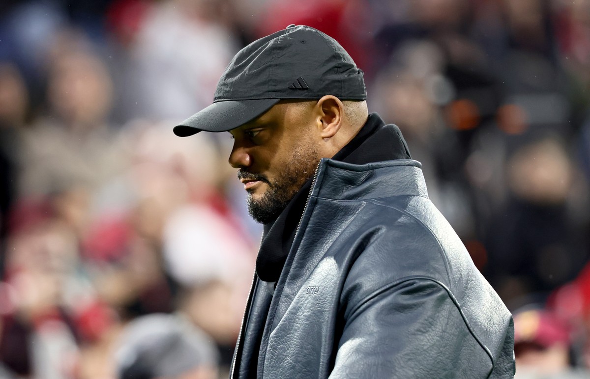 epa13312107 Head coach Vincent Kompany of Munich reacts after the German Bundesliga soccer match between FC Bayern Munich and RB Leipzig in Munich, Germany, 17 October 2026. EPA/RONALD WITTEK CONDITIO ...