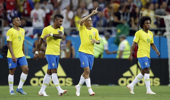 Brazil&#039;s Philippe Coutinho, second from right, celebrates after scoring his side&#039;s first goal during the group E match between Brazil and Switzerland at the 2018 soccer World Cup in the Rost ...