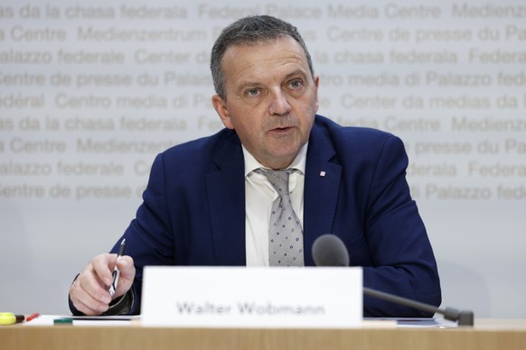 Walter Wobmann, Nationalrat SVP-SO, spricht waehrend der Medienkonferenz zur Lancierung der Neutralitaetsinitiative, am Dienstag, 8. November 2022, in Bern. (KEYSTONE/Peter Klaunzer)