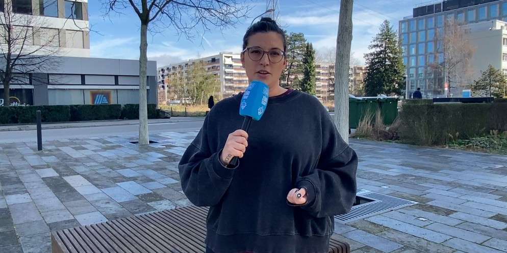Dutzende Pizzaschachteln waren am Sonntag in Uster am Boden verstreut – samt Lieferschein. Der Pizzakurier Dieci räumte das Chaos eigenhändig auf. Auch ging er dem Pizzaesser nach.