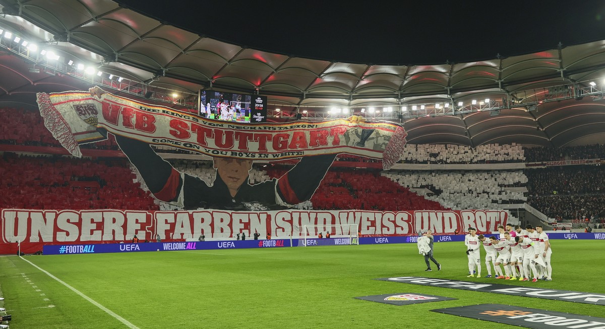 epa12690874 Supporters of Stuttgart display a tifo during the UEFA Europa League league phase match between VfB Stuttgart and Young Boys Bern, in Stuttgart, Germany, 29 January 2026. EPA/RONALD WITTEK