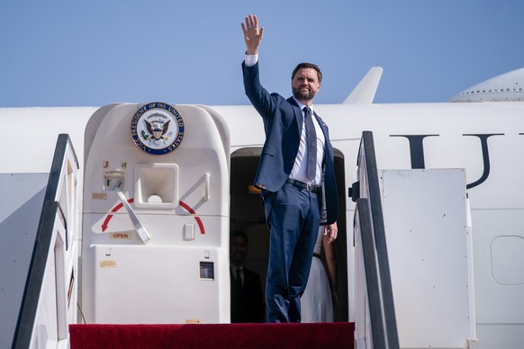 U.S. Vice President J.D. Vance boards Air Force Two en route to Washington, D.C., at Ben Gurion Airport in Tel Aviv, Israel, Thursday, Oct. 23, 2025. (Nathan Howard/Pool Photo via AP)
Israel Palestini ...
