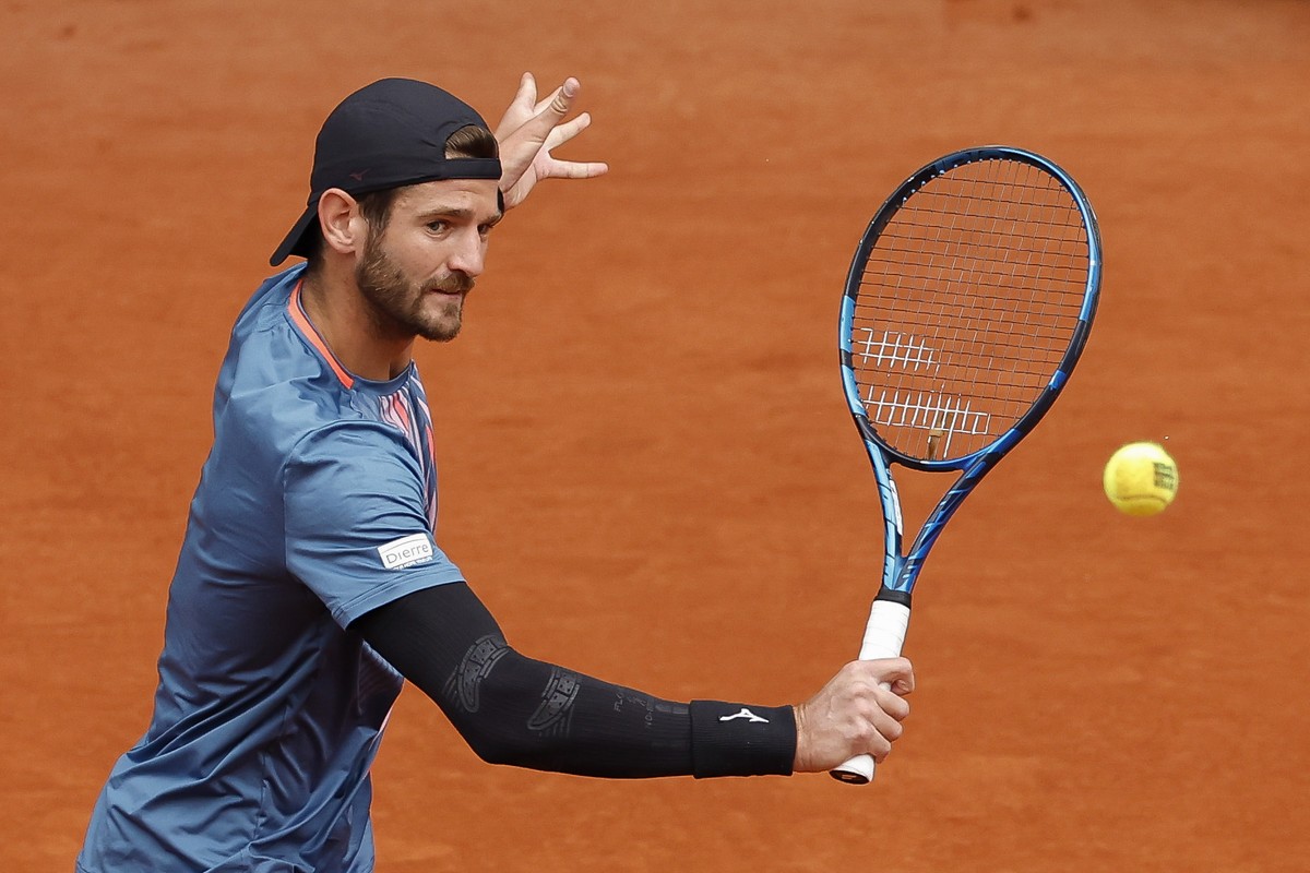 epa10598197 Italian Andrea Vavassori in action during his men's singles match against Daniil Medvedev of Russia at the Madrid Open tennis tournament in Madrid, Spain, 29 April 2023. EPA/Chema Moy ...