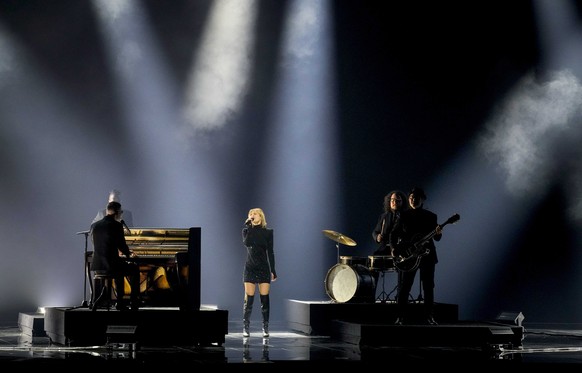 epa09217292 Hooverphonic from Belgium with the song &#039;The Wrong Place&#039; perform during the dress rehearsal for the Grand Final of the 65th annual Eurovision Song Contest (ESC) at the Rotterdam ...