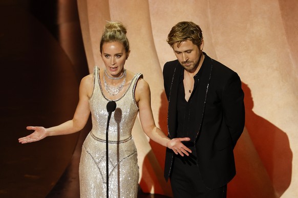 epa11213008 Emily Blunt (L) and Ryan Gosling (R) on stage during the 96th annual Academy Awards ceremony at the Dolby Theatre in the Hollywood neighborhood of Los Angeles, California, USA, 10 March 20 ...
