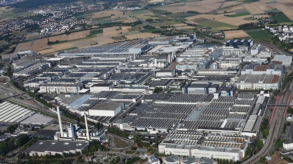 Luft Luftbild Sindelfingen Mercedes Benz Luft Luftbild Sindelfingen Mercedes Benz *** Air Aerial Sindelfingen Mercedes Benz Air Aerial Sindelfingen Mercedes Benz Copyright: xEibner-Pressefoto/Kuhnlex  ...