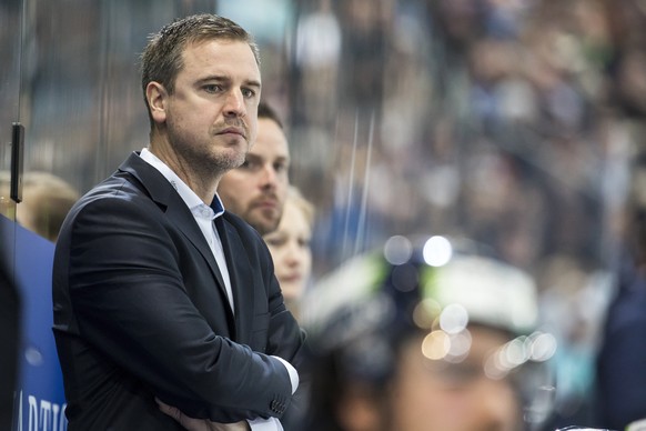 Zugs Cheftrainer Dan Tangnes im Eishockey Meisterschaftsspiel der National League zwischen dem EV Zug und dem HC Davos am Samstag, 5. Januar 2019, in der Bossard Arena in Zug. (KEYSTONE/Alexandra Wey)