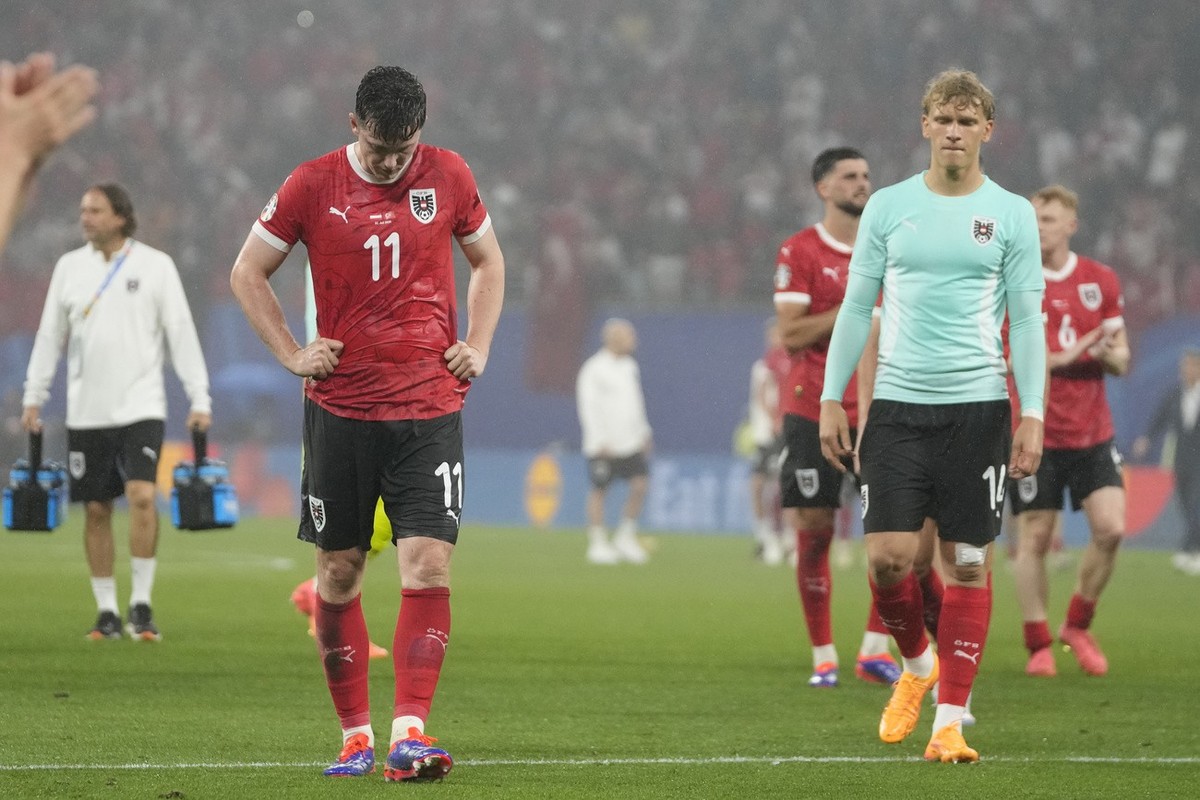 Austria's Michael Gregoritsch, left, and Leopold Querfeld, right, leaves the pitch after a round of sixteen match against Turkey at the Euro 2024 soccer tournament in Leipzig, Germany, Tuesday, J ...