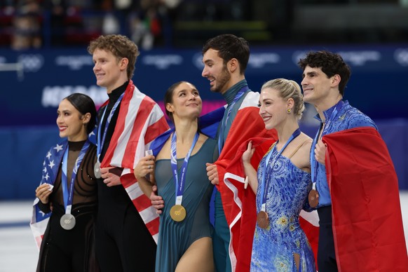 epa12729376 (L-R) Silver medalists Madison Chock and Evan Bates of USA, gold medalists Laurence Fournier Beaudry and Guillaume Cizeron of France, and bronze medalists Piper Gilles and Paul Poirier of  ...