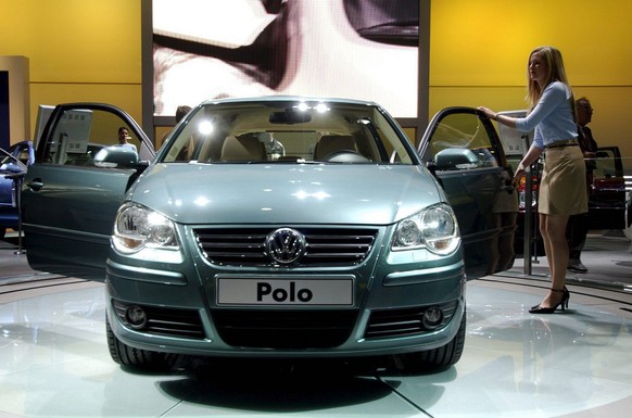 The Polo Trendline 1.2 by German car producer Volkswagen (VW) is presented at the car fair in Leipzig, Germany, Friday 01 April 2005. The new Polo, which is built in Slovakia and Spain, costs 11,250 e ...